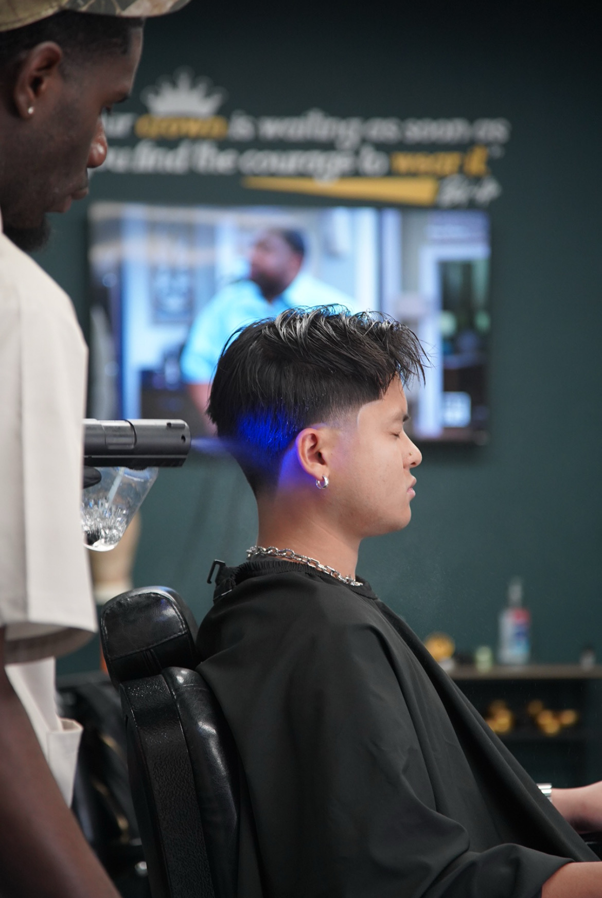 Finishing blow-dry on a textured taper