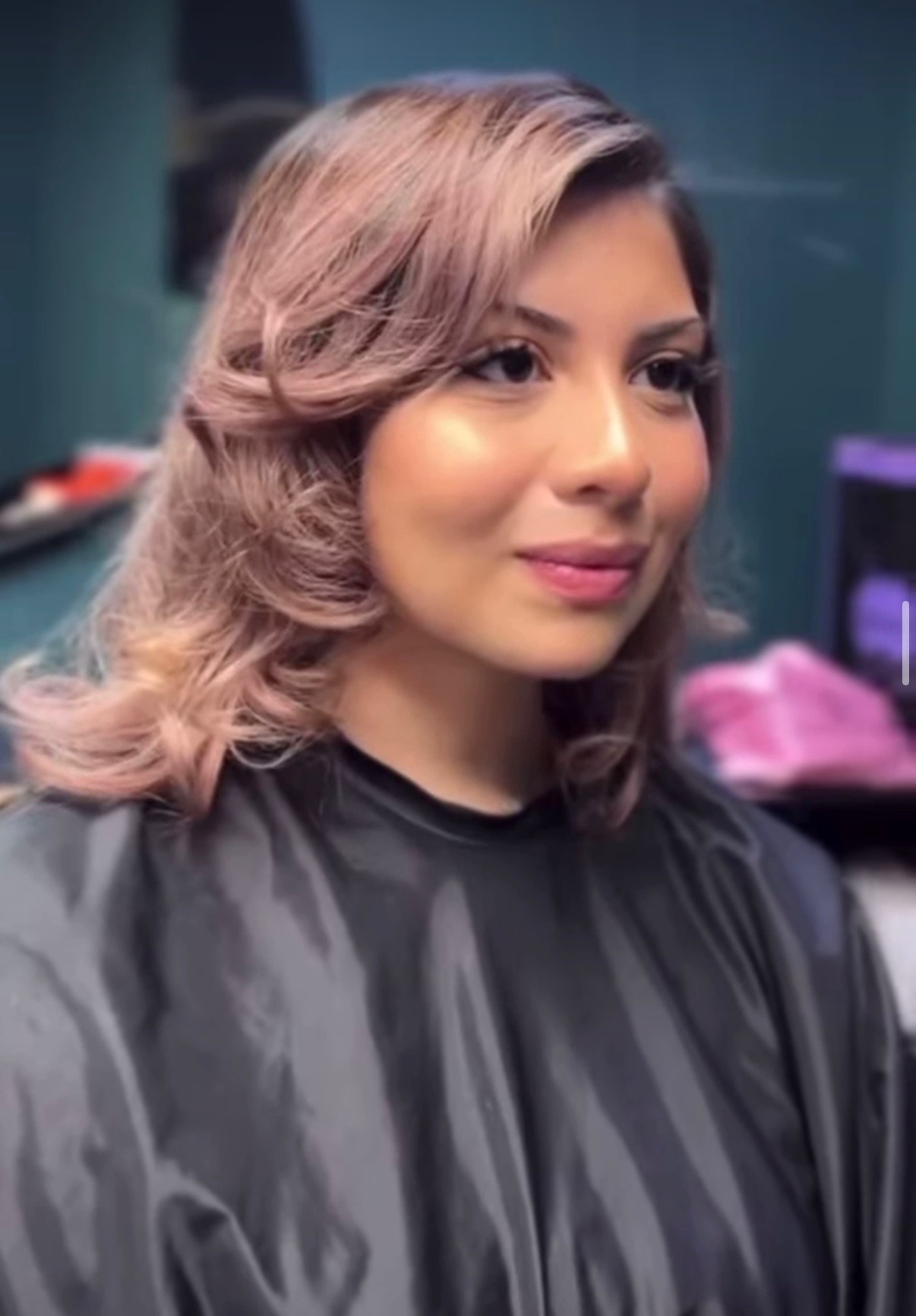 Rose-blonde blowout with soft curls